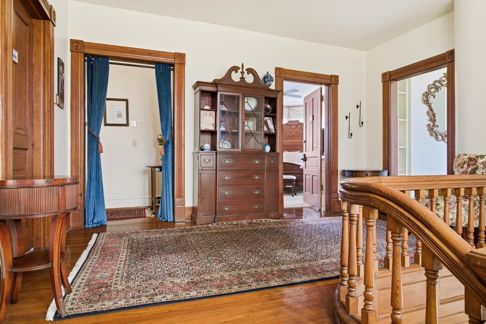 311 E Main Street, photo 10 of 40
