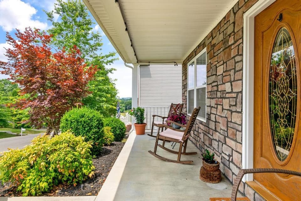 205 Robin Hood Drive, photo 3 of 40
