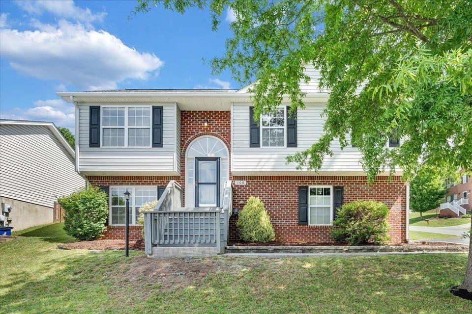 100 Wistaria Drive, photo 2 of 36