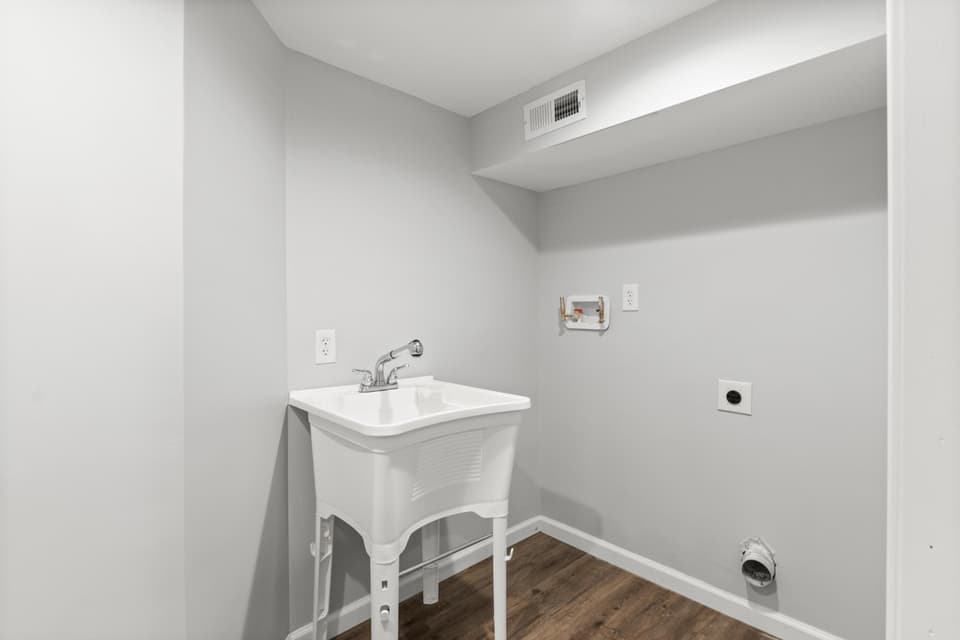 4090 Roanoke Street, photo 24 of 40
