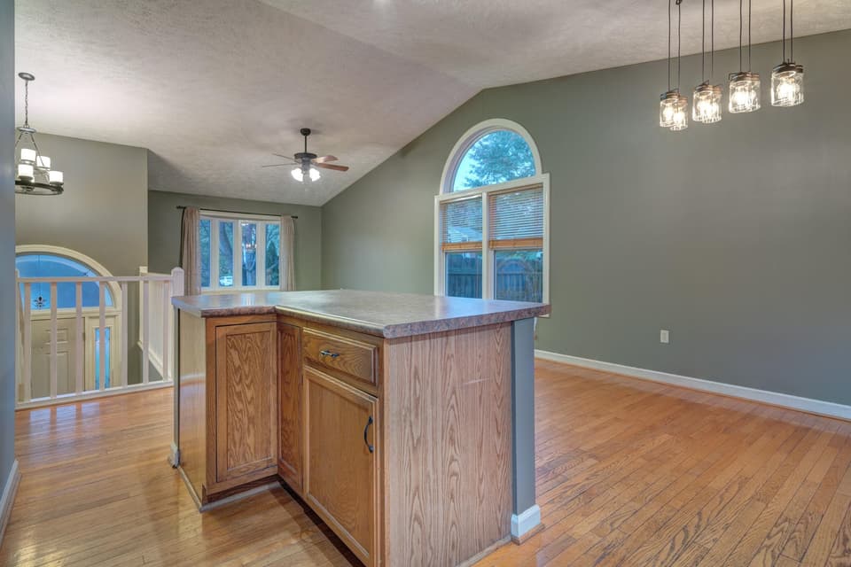 535 Capitol Way, photo 14 of 40