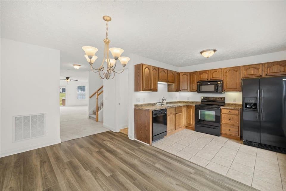 115 Kitty Lane, photo 7 of 32