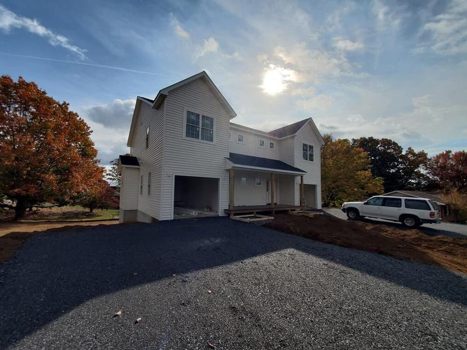 600 Starlight Dr, photo 2 of 7