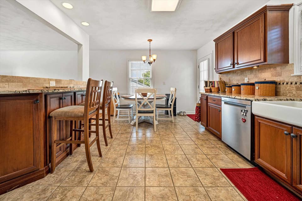 540 Harkrader Street, photo 8 of 35