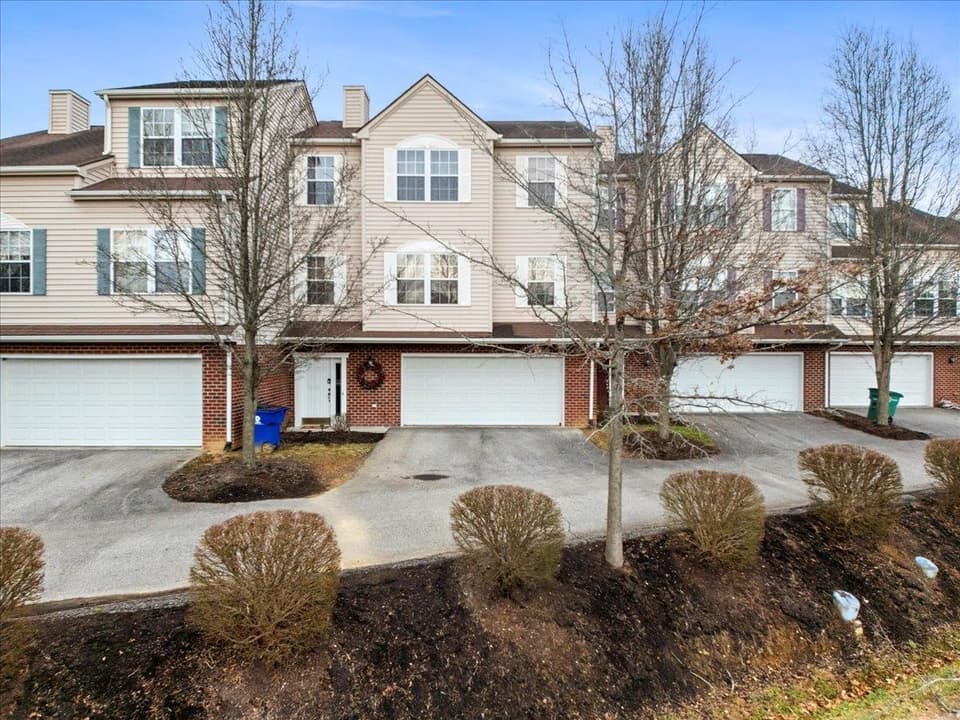 910 Oak Tree Boulevard, photo 2 of 40