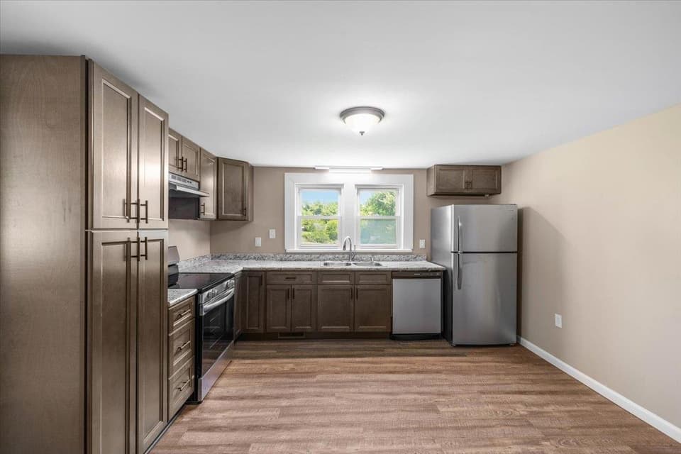 665 Liberty Street, photo 12 of 29