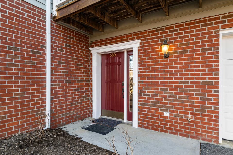 560 Oak Tree Boulevard, photo 4 of 40