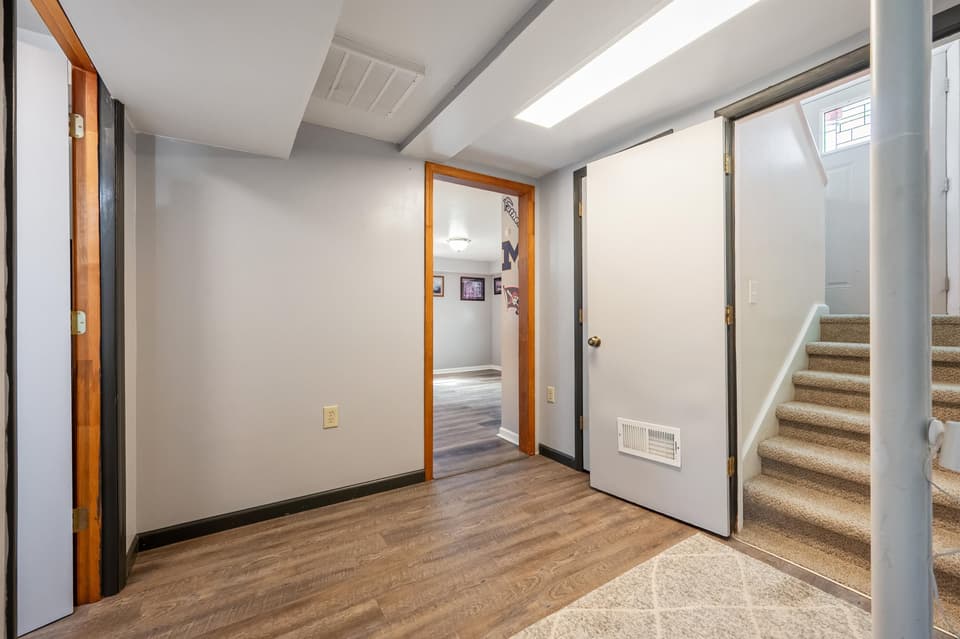 1380 Dow Street, photo 23 of 40