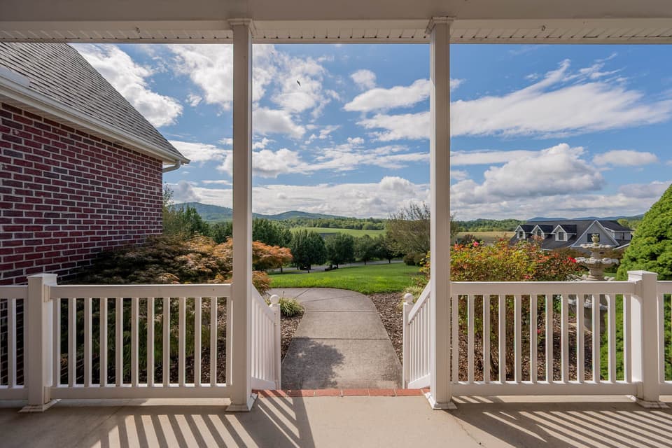 3810 Divine Drive, photo 9 of 40