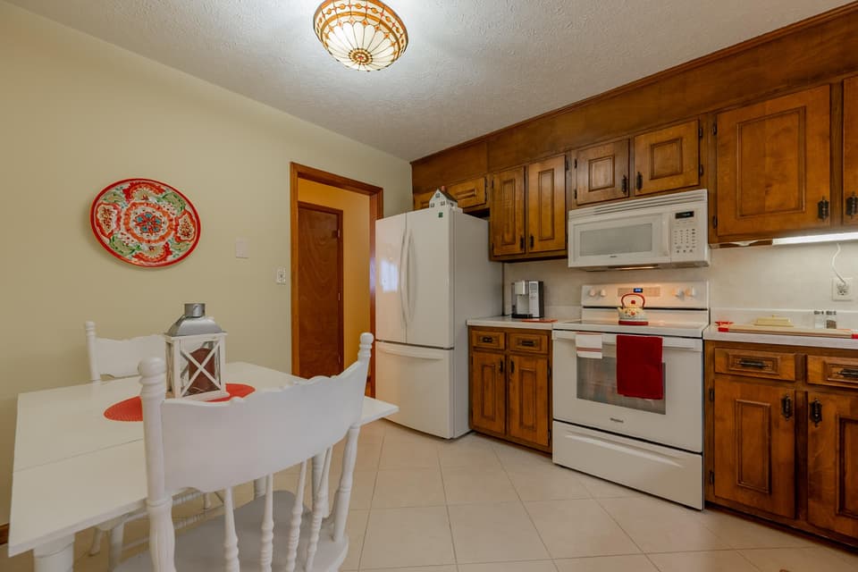 765 Atkinson Road, photo 17 of 40