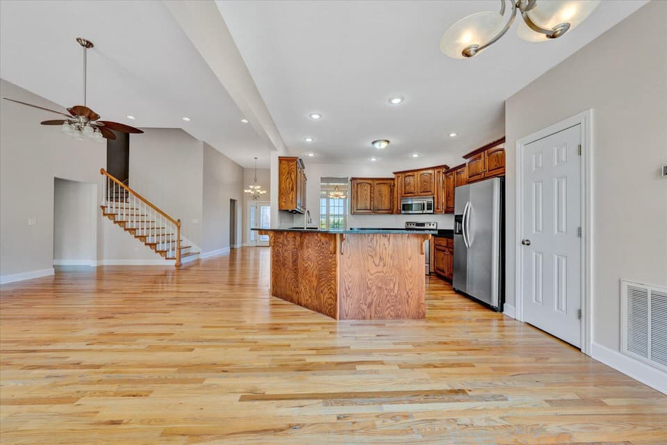 2075 Lake Vista Dr, photo 18 of 38