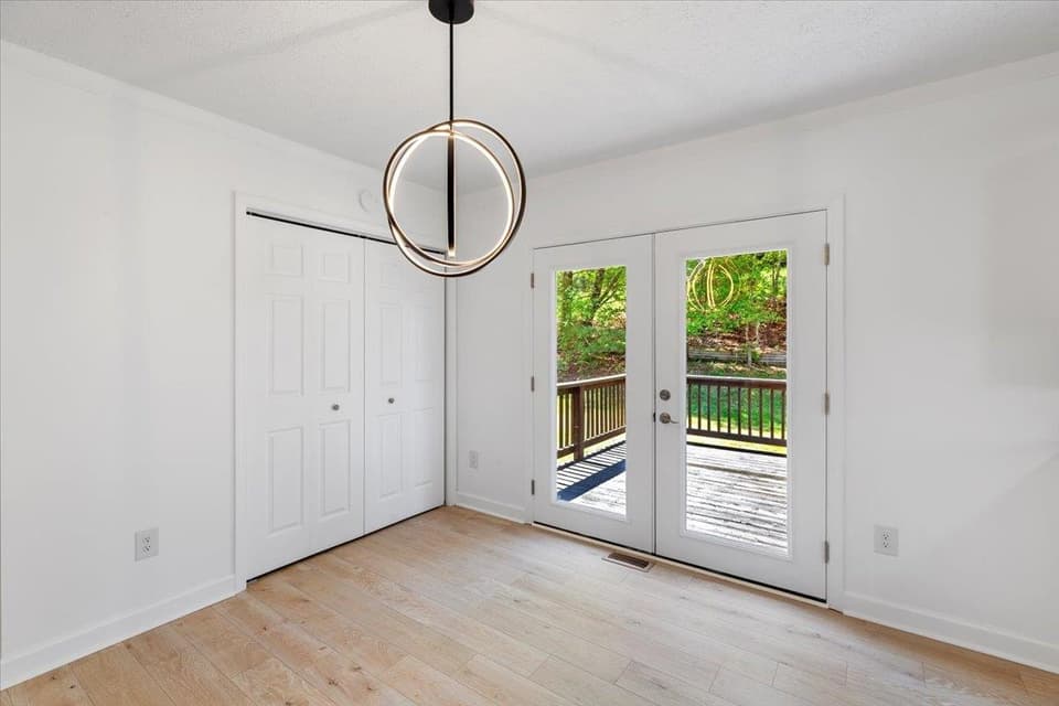 2435 Glade Drive SE, photo 8 of 40