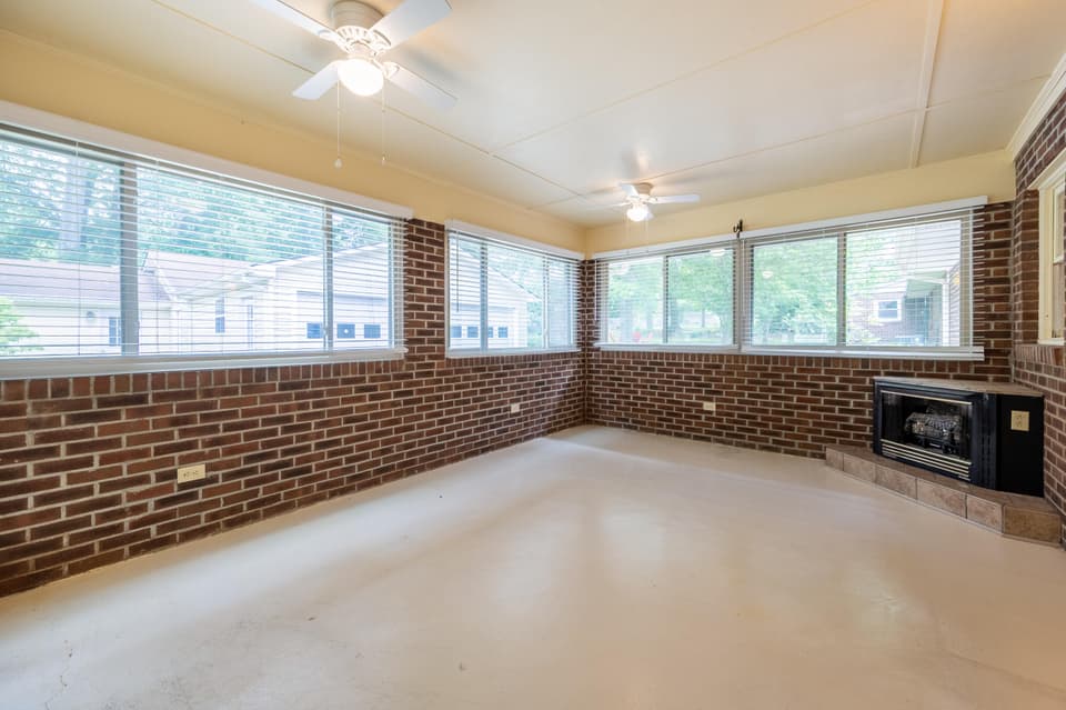 420 Overhill Rd SE, photo 13 of 34