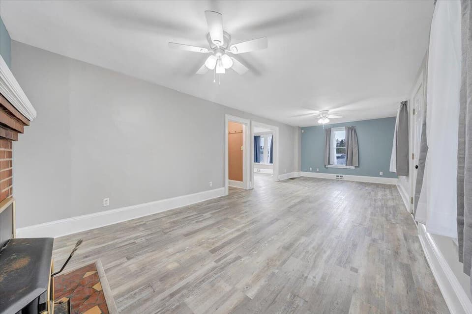 855 E Main St, photo 6 of 34