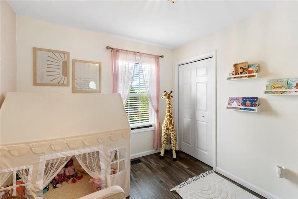 150 Sage Lane, photo 15 of 32