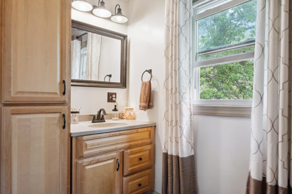 189 Pine Hollow Road, photo 13 of 28