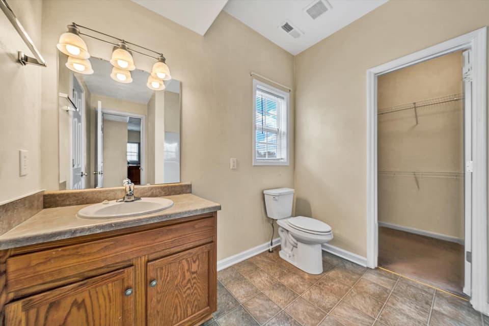 135 Wistaria Drive, photo 15 of 40