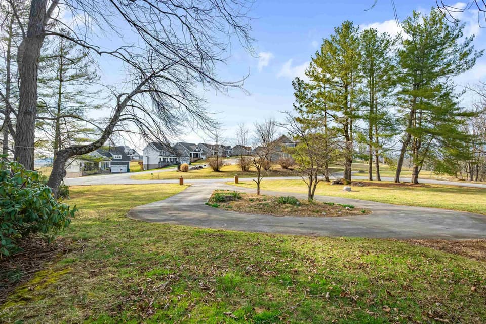 1138 Round Meadow Drive, photo 8 of 40