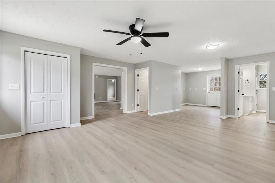 435 Teel Street, photo 18 of 40