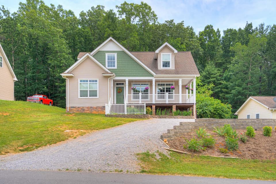 235 John Lemley Ln, photo 2 of 39