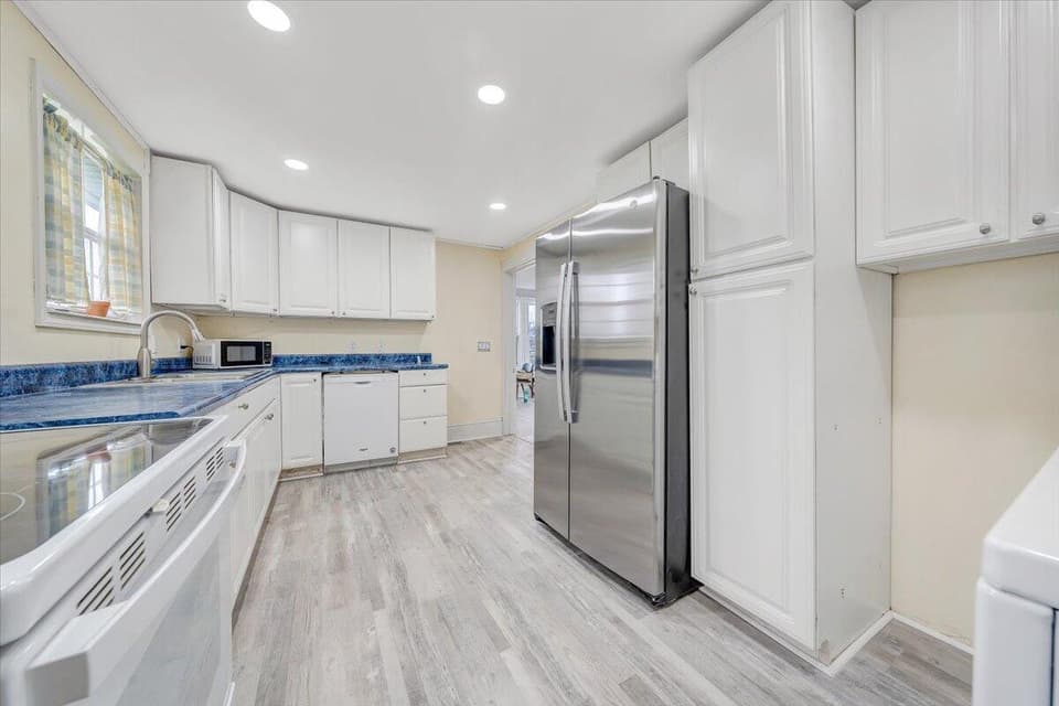 855 E Main St, photo 15 of 34