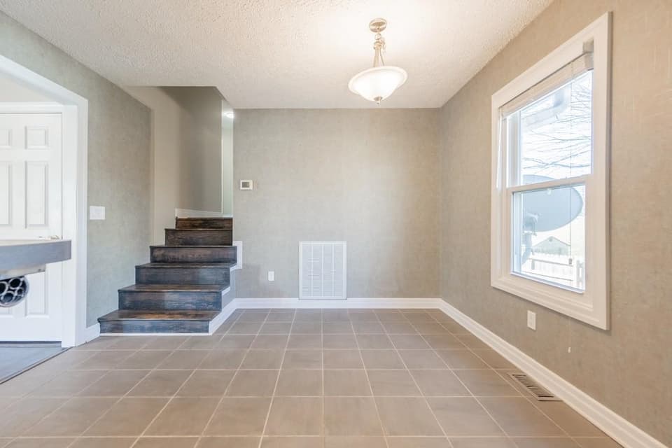 640 Lyle Lane, photo 16 of 40