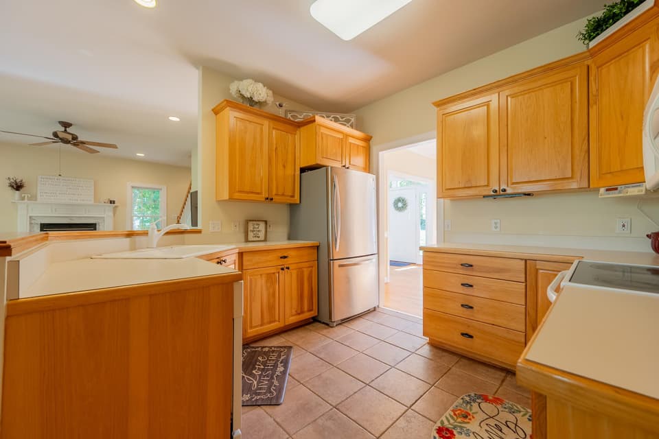 2075 Lubna Drive, photo 14 of 40