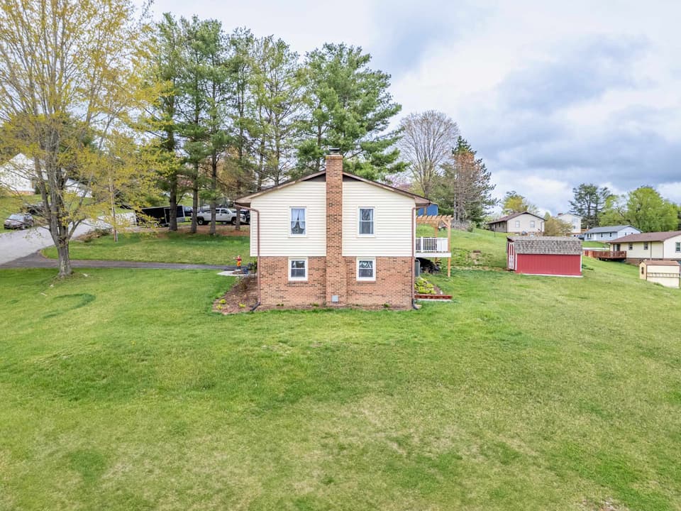 460 Mulberry Drive SW, photo 6 of 40