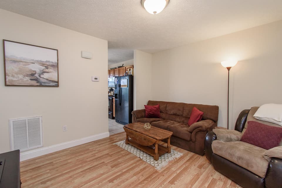 1015 Oak Tree Boulevard, photo 2 of 29