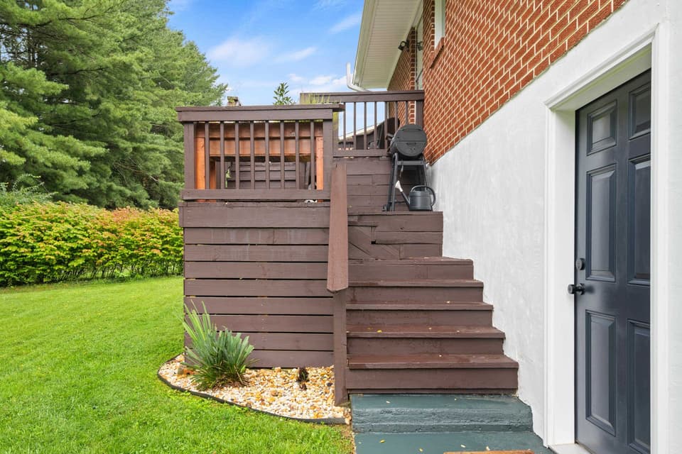 255 Fisher Street SE, photo 28 of 40
