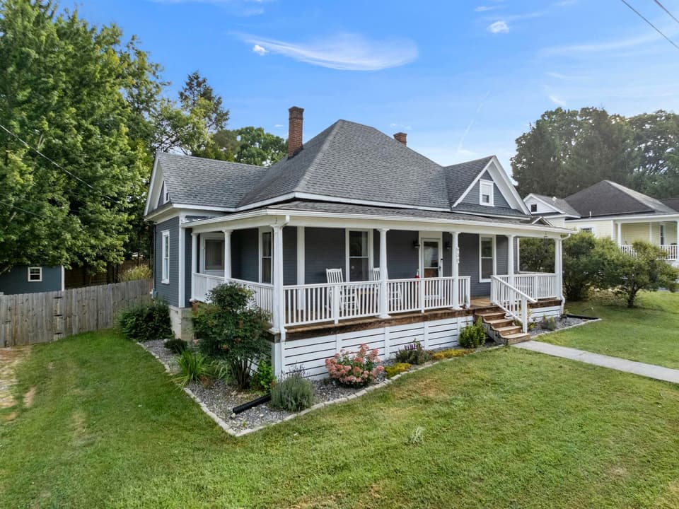 930 Harless Street, photo 3 of 40