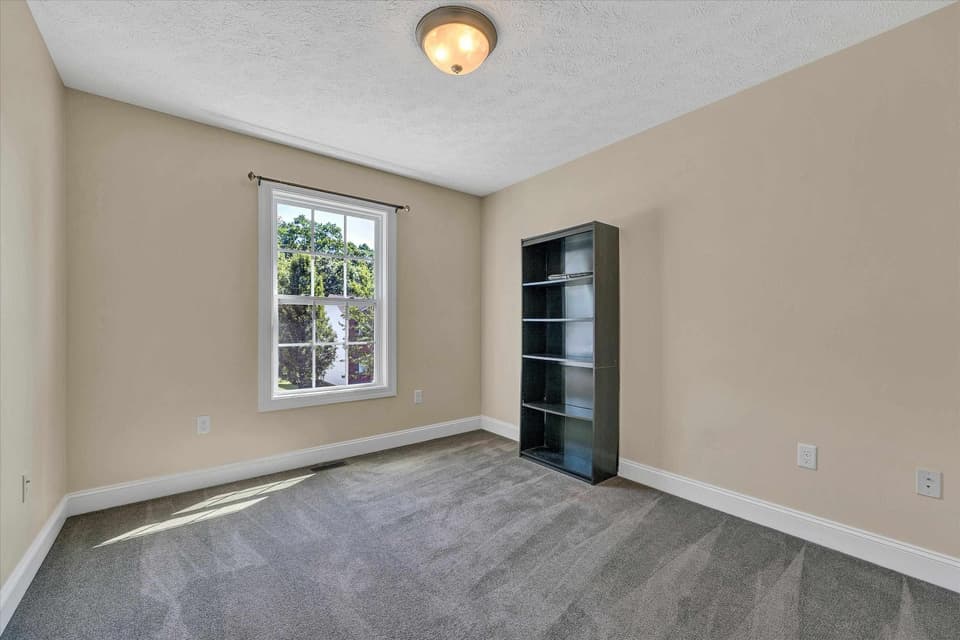 335 Robin Hood Drive, photo 21 of 40