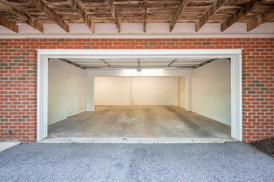 320 Tall Oak Boulevard, photo 4 of 40