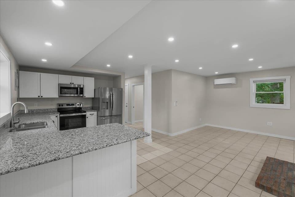 1370 Roanoke Street, photo 27 of 40