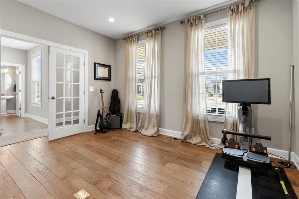 705 Jefferson Circle, photo 21 of 40