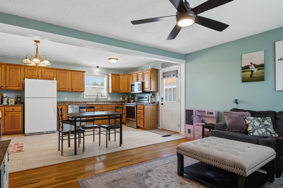 2301 Viewland Circle, photo 8 of 40