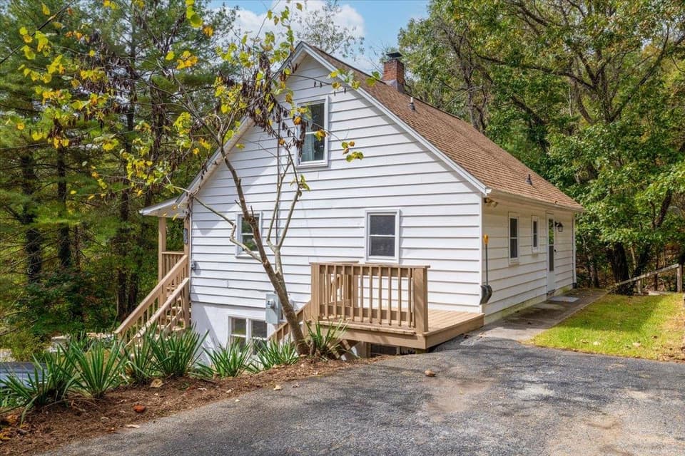 1008 Rock Road E, photo 3 of 27