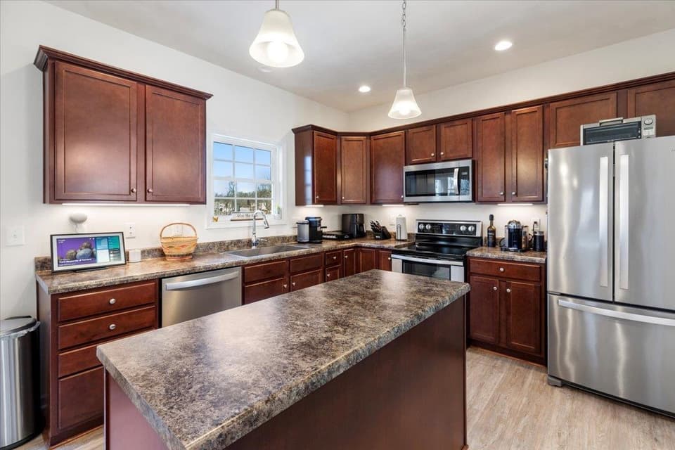 1140 Crosscreek Drive, photo 18 of 40