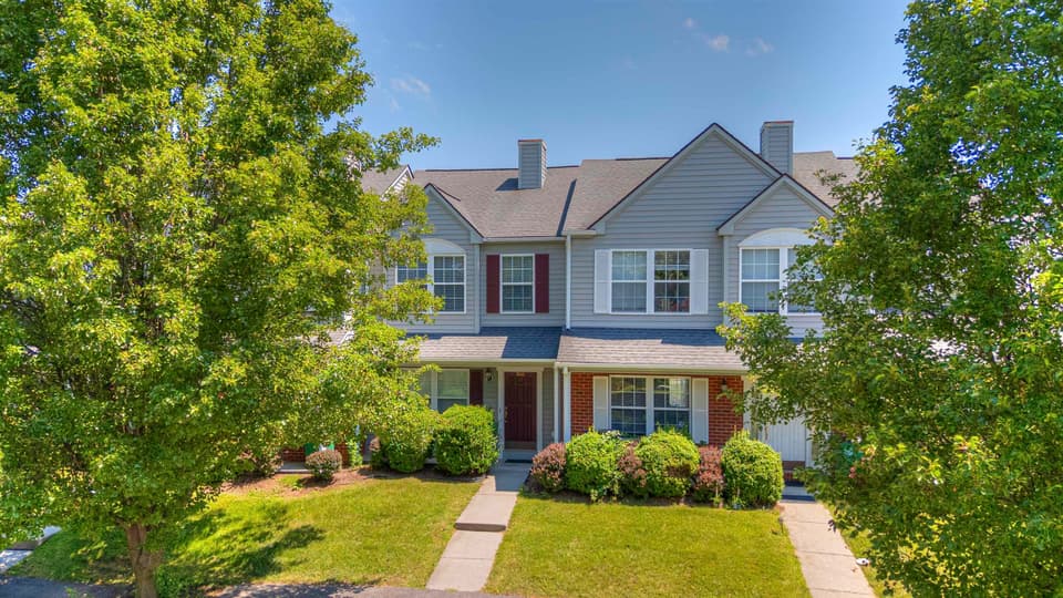 260 Willow Oak Drive, photo 3 of 32