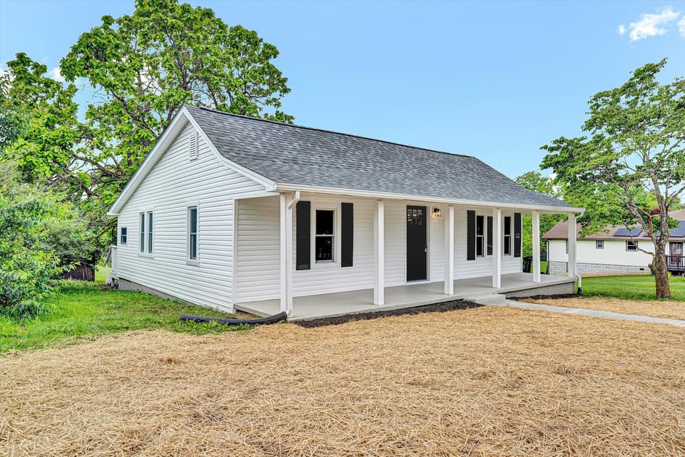 955 Church St NE, photo 3 of 33