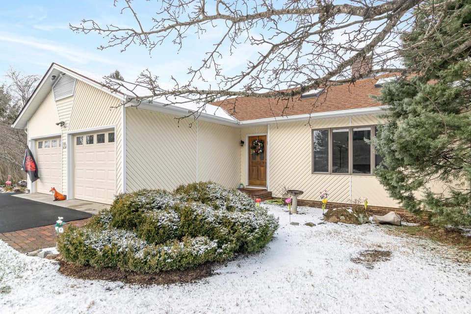 285 Emerald Boulevard, photo 2 of 40