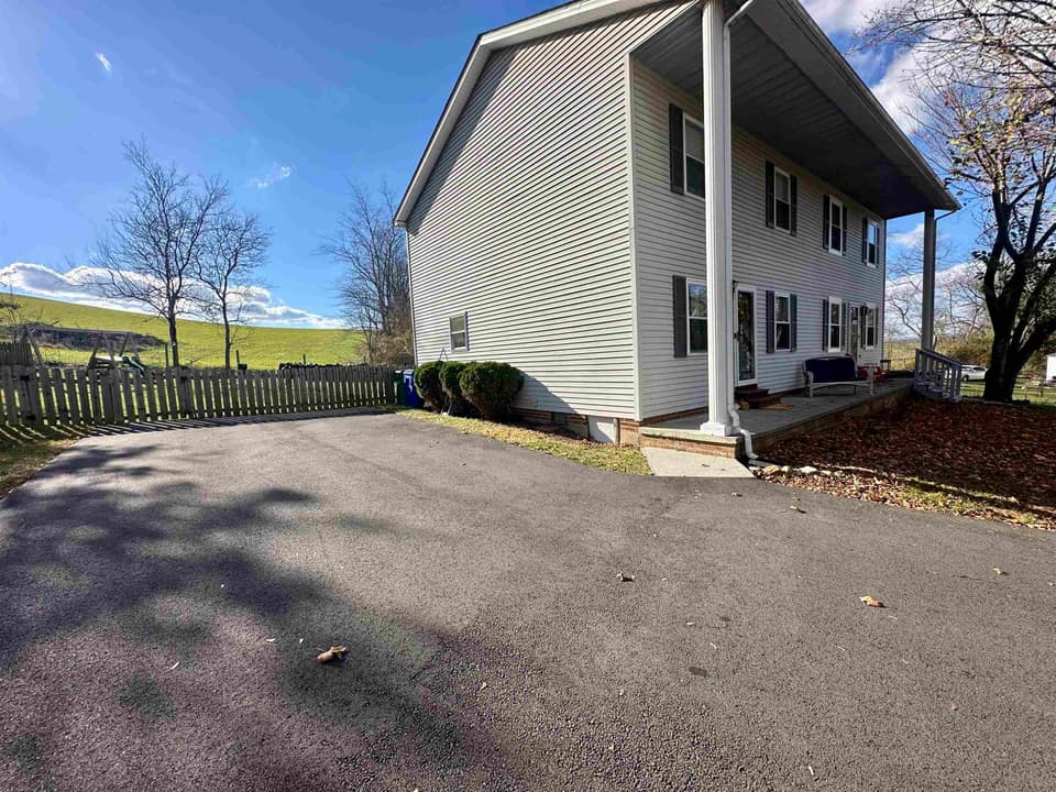 390 Warren Street, photo 4 of 40