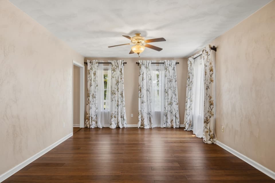 55 Sapphire Avenue, photo 15 of 40
