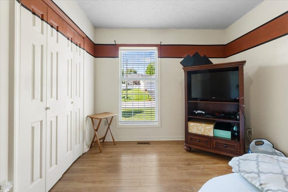 650 Warren Court, photo 24 of 40