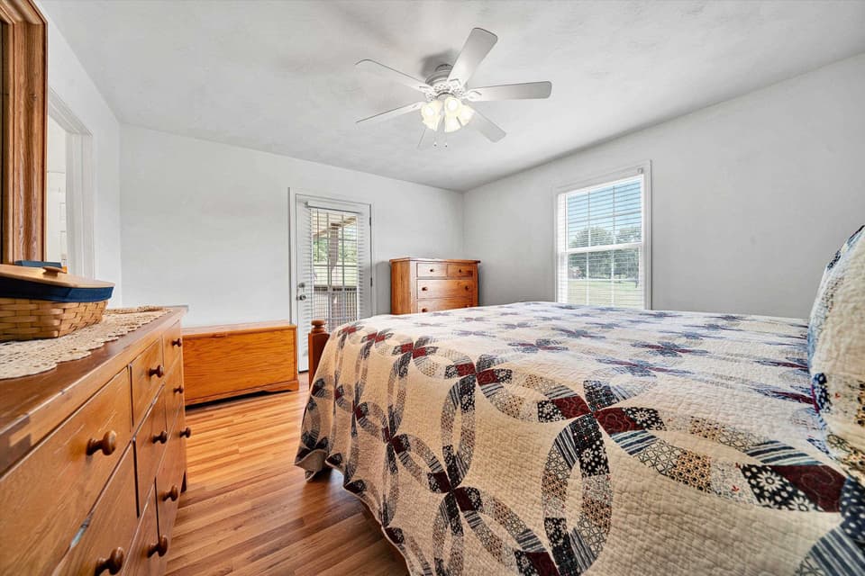 540 Harkrader Street, photo 12 of 35