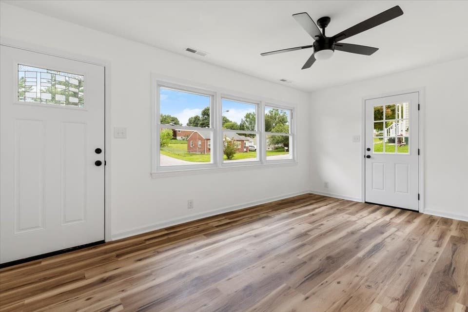 409 Third Street SW, photo 5 of 30