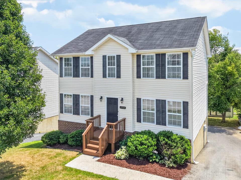 230 Chelsea Loop, photo 2 of 40