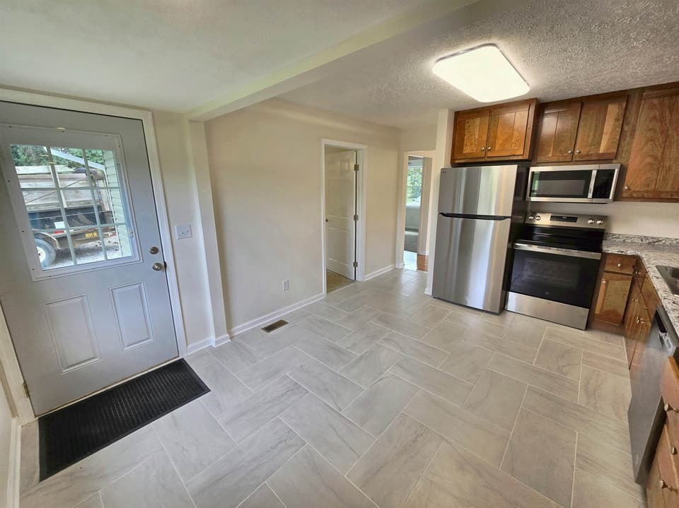 1260 King Street, photo 9 of 29