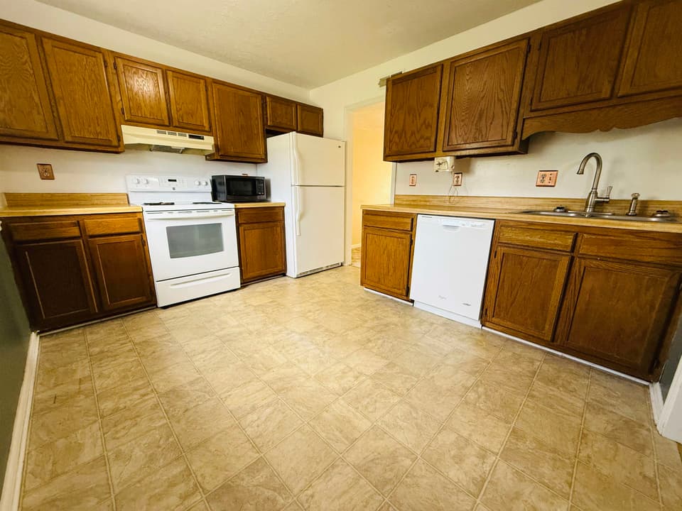 610 Cambria Street NW, photo 4 of 33