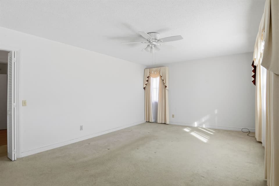 604 E Main Street, photo 7 of 40